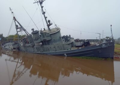 Buque Museo General Irigoyen escorado: con buzos de la Armada, sigue la tarea ante el riesgo de hundimiento