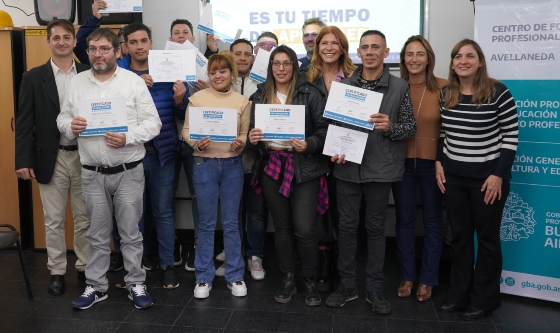 Ministerio de Educación de Provincia, Municipalidad de Avellaneda y Puerto Dock Sud entregaron diplomas a nueve electricistas 