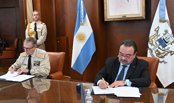 Prefectura firmó un acuerdo con el Centro de Capitanes de Ultramar y Oficiales de la Marina Mercante
