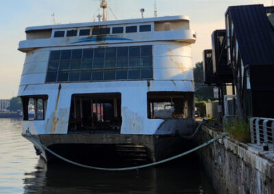 Aduana argentina suspendió las operaciones del barco de Buquebus Eladia Isabel por su “penoso estado”