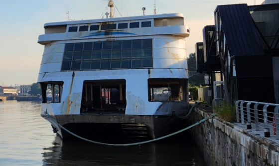 Aduana argentina suspendió las operaciones del barco de Buquebus Eladia Isabel por su “penoso estado”
