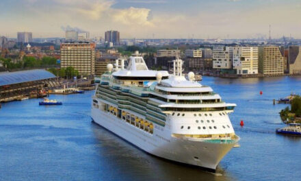 Amsterdam prohibirá los cruceros para reducir el turismo y mitigar la contaminación