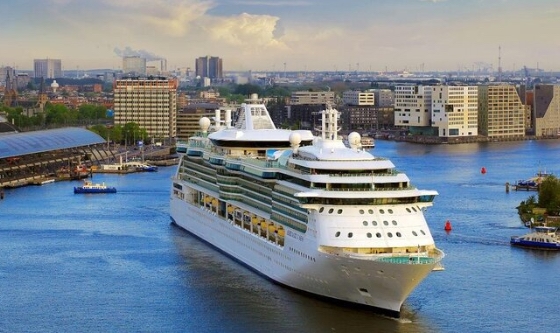 Amsterdam prohibirá los cruceros para reducir el turismo y mitigar la contaminación