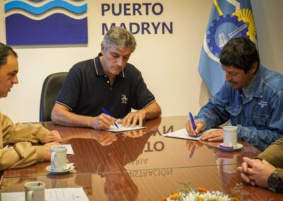 Puerto Madryn se compromete a la extracción y desguace de tres buques varados