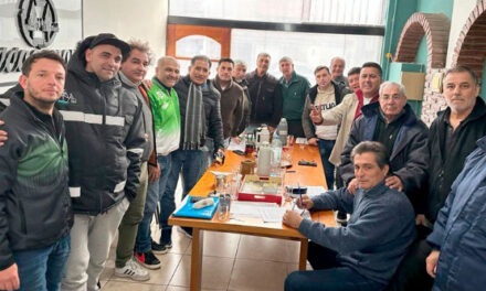 Guincheros firman convenio con los prestadores de servicios del Puerto de Mar del Plata