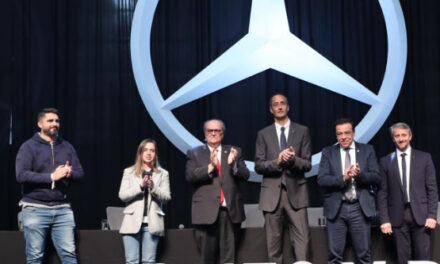 Mercedes-Benz Camiones y Buses concreta y amplía su inversión en Argentina y ya exporta a México