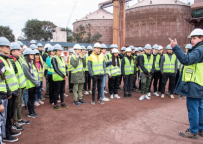 Más de 80 jóvenes de cinco escuelas visitaron el Puerto de San Nicolás