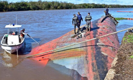 Puerto Concepción del Uruguay explica la situación del buque hundido frente al muelle 7
