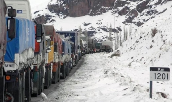 Por el cierre del paso Cristo Redentor se encuentran más de 250 camioneros varados