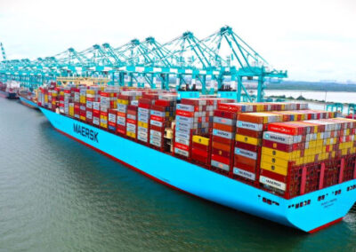 Maersk advierte de una demanda más lenta para el envío de contenedores
