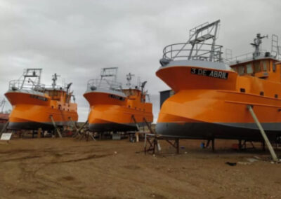Presentan tres nuevos buques pesqueros artesanales en el Puerto Rawson