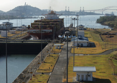 El Canal de Panamá enfrenta una demanda sin precedentes de buques en medio de la crisis de sequía