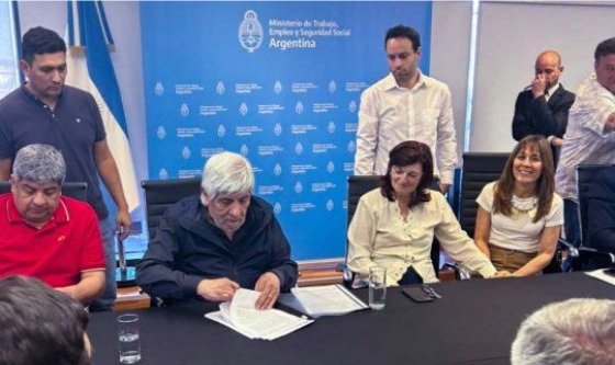 Paritarias: El Sindicato de Camioneros acuerda incremento salarial y establece renegociación para febrero