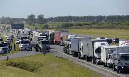 Camioneros Autoconvocados del sector cerealero, cárnico y lácteo anuncian medidas de fuerza por aumento de costos