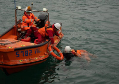 Prefectura Naval Argentina propone medidas para prevenir la caída de personas al agua