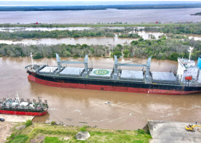 Intensa actividad portuaria en Concepción del Uruguay