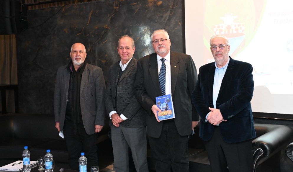 Presentan el Libro “Hidrovía: Plataforma competitiva para el desarrollo. Del siglo XIX al XXI”