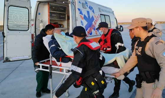 Emergencia en el Mar Argentino: Prefectura aeroevacuó de urgencia al tripulante de un pesquero