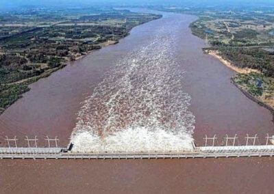 La crecida del río Uruguay moviliza el monitoreo constante de los rivereños