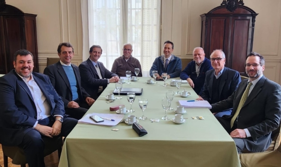 AGP y Armadores establecen una Mesa de Trabajo para mejorar la navegación en la VNT entre Santa Fe y Confluencia