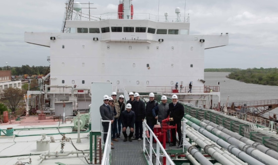 Diplomáticos y estudiantes de posgrado visitan el puerto La Plata y el Astillero Río Santiago