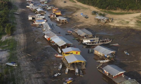 La severa sequía en la Amazonía brasileña interfiere con la navegación fluvial
