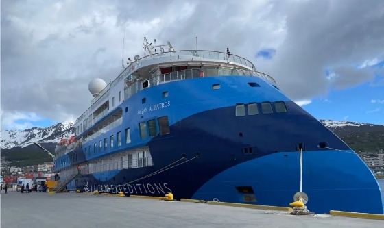 Puerto de Ushuaia recibe al “Ocean Albatros” con una propuesta de turismo sostenible