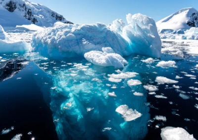 El Iceberg A23a se desprende del fondo marino y navega con rumbo incierto