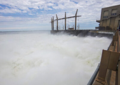 Yacyretá abrió las compuertas ante el aumento de caudal del río Paraná 