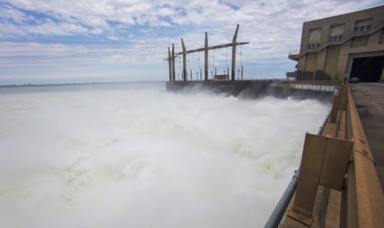 Yacyretá abrió las compuertas ante el aumento de caudal del río Paraná 