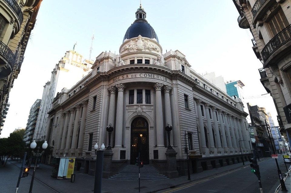 Nuevas medidas económicas: Análisis de la Bolsa de Comercio de Rosario