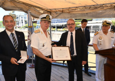 El Prefecto Nacional Naval fue distinguido con la medalla “Cruz de Oro”