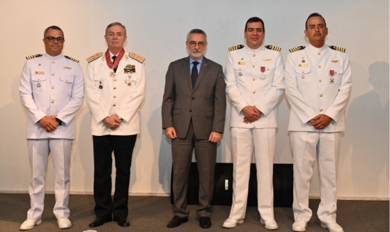 Prefecto General Mario Farinón recibió una distinción de la Marina Brasileña