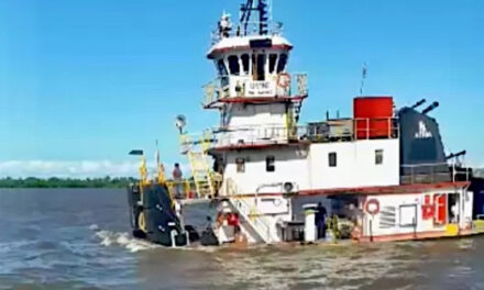 Hundimiento del remolcador Urano en Puerto San Martín