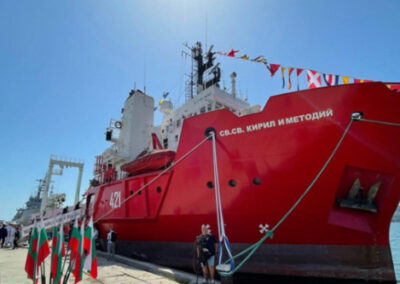 El Buque de investigación búlgaro RSV 421 llega a Mar del Plata en ruta a la Antártida