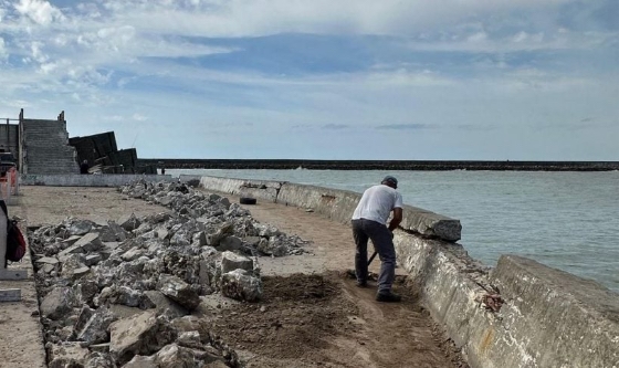 Puerto Mar del Plata: iniciaron las reparaciones de la Escollera Norte tras impacto de buque