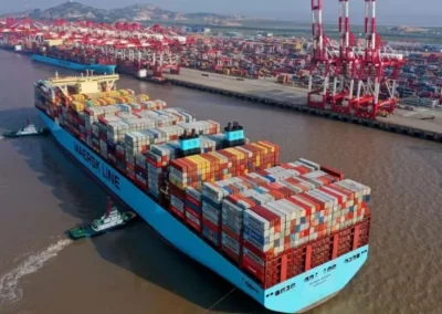 Por qué grandes compañías navieras y petroleras suspendieron sus envíos por el mar Rojo (y qué consecuencias puede tener para el comercio mundial)