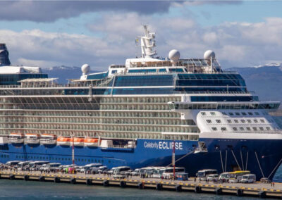 Puerto de Ushuaia:  punto de encuentro de cruceros antárticos y bioceánicos