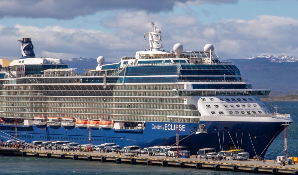 Puerto de Ushuaia:  punto de encuentro de cruceros antárticos y bioceánicos