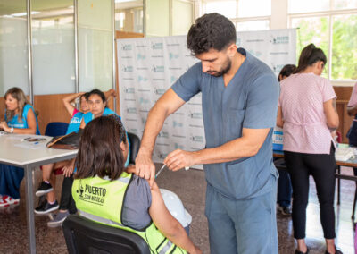 Más de 100 trabajadoras y trabajadores portuarios se vacunaron en el Puerto de San Nicolás contra la Fiebre Hemorrágica Argentina