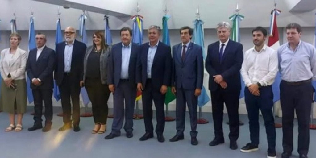 Gobernadores petroleros piden cambios en la Ley Omnibus