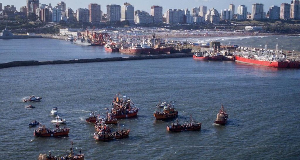 Se realizó en Mar del Plata la tradicional procesión náutica de las lanchas amarillas