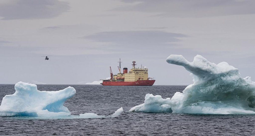 El rompehielos Irízar llegó a la Antártida y parte de la dotación desembarcó en Base Orcadas