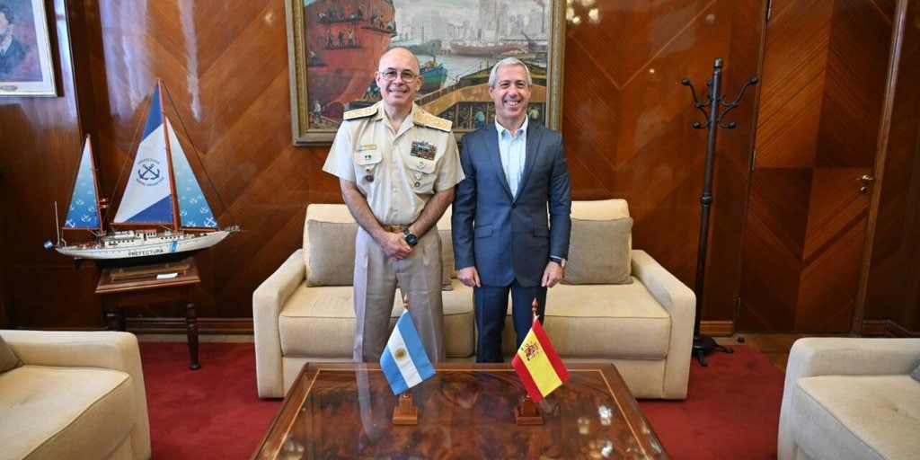 La Prefectura recibió visitas protocolares de Chile y España
