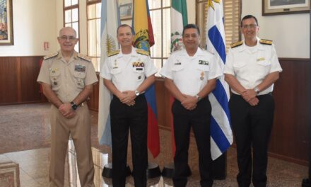 Giménez Pérez en el aniversario de la Prefectura de Uruguay