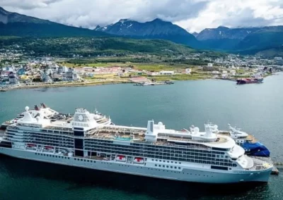 El Puerto de Ushuaia recibió al primer barco propulsado por gas natural licuado