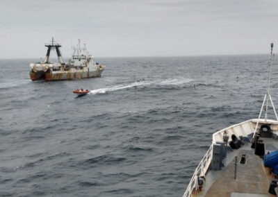 La Prefectura monitorea el ingreso controlado de más de 250 buques chinos que buscan refugiarse