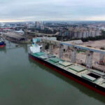 Los hidrocarburos superan a los granos y ya son la mitad de la carga en los puertos bonaerenses
