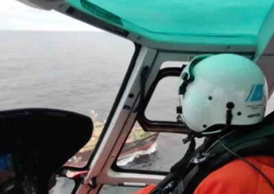 Prefectura Naval Argentina realiza aeroevacuación de emergencia en alta mar