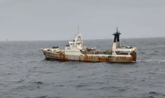 La Armada Argentina detiene a un buque chino que pescaba ilegalmente en la ZEE